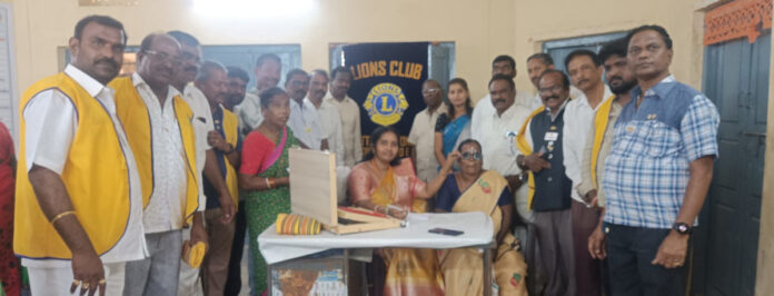 ప్రతి ఒక్కరూ సేవాభావం కలిగి ఉండాలి