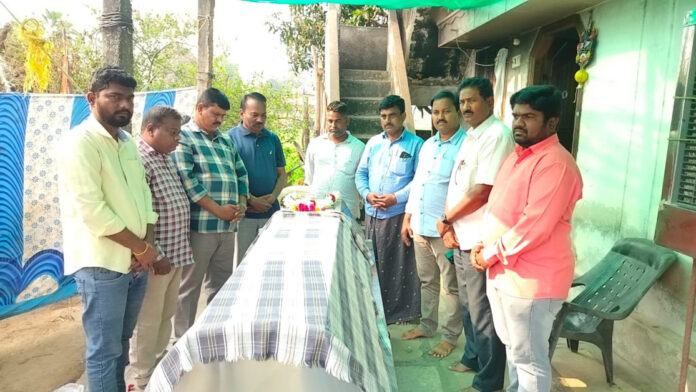 రోడ్డు ప్రమాదంలో టిడబ్ల్యూజెఏప్ జిల్లా ఉపాధ్యక్షుడి సోదరుడు మృతి