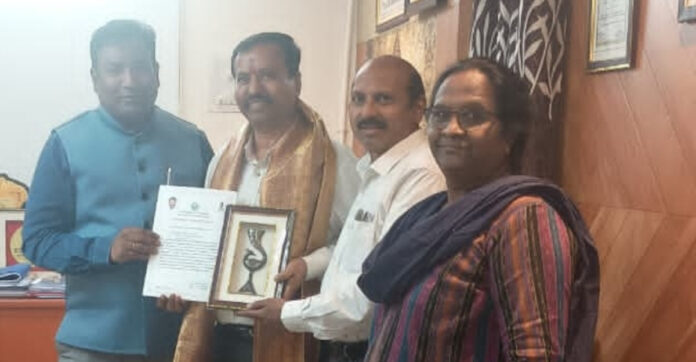 డీఈఓకు ప్రధాన మంత్రి పోషణ్