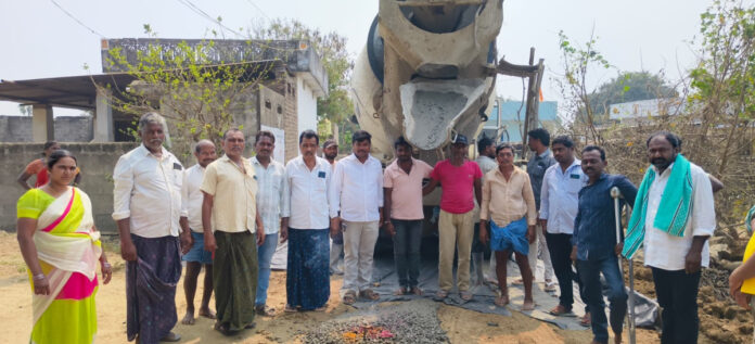 ఎంపీ సహకారంతో సీతారాంపురంలో సీసీ రోడ్లు ప్రారంభం