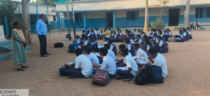 10వ తరగతి ప్రత్యేక శిక్షణా తరగతులను పరిశీలించిన ఎంపీడీవో