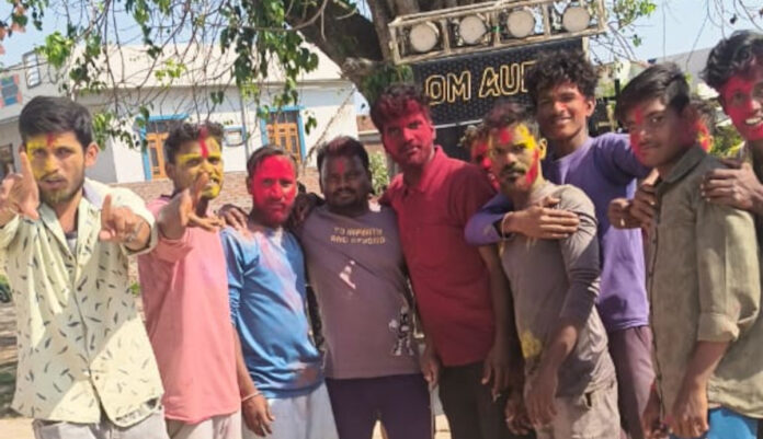 మండలంలో రంగుల హోలీ