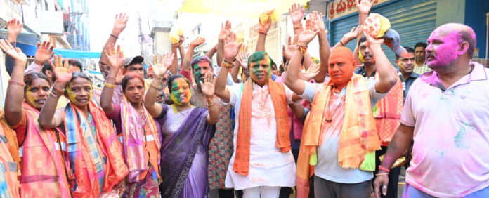 హోలీ సంబరాల్లో పాల్గొన్న ఎమ్మెల్యే ధన్ పాల్