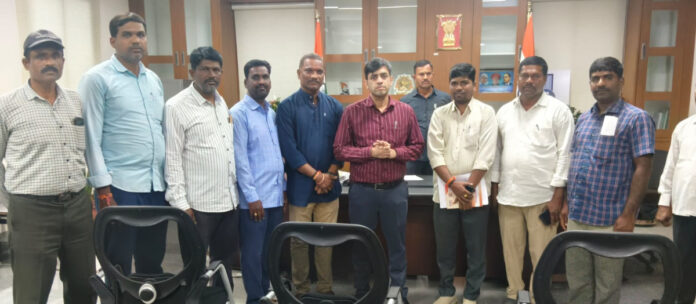 వెటర్నరీ సబ్ సెంటర్లలో కనీస వసతులు కల్పించాలని కలెక్టర్ కు వినతి