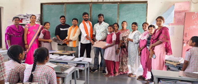 ఛత్రపతి శివాజీ సేన ఆధ్వర్యంలో విద్యార్థులకు పరీక్ష ప్యాడ్స్ అందజేత