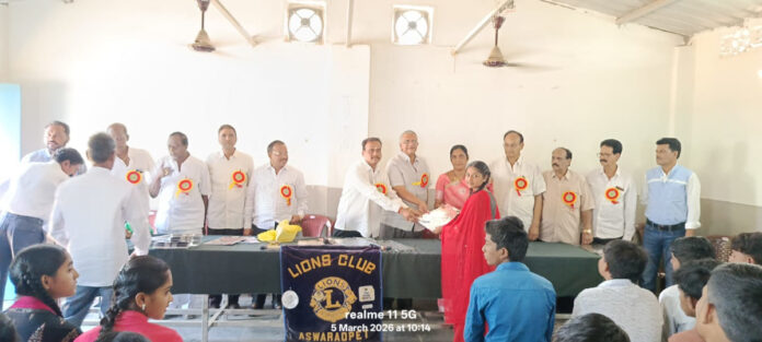 Distribution of exam materials under the auspices of the Lions Club