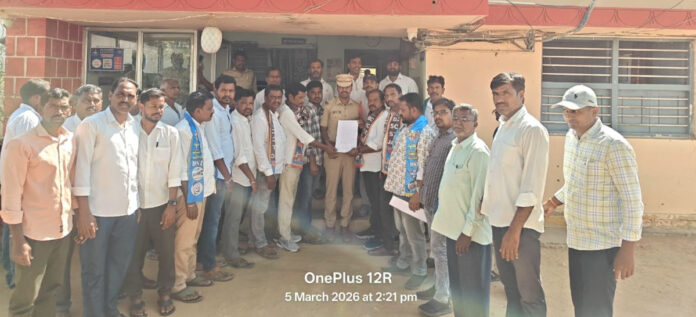 Attack on Dalit employee.. Complaint to police