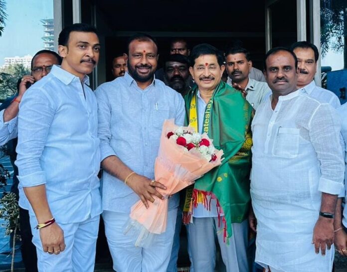 వేం నరేందర్ రెడ్డిని కలసన వజ్రెష్ యాదవ్