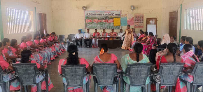 Training for the strengthening of women's groups