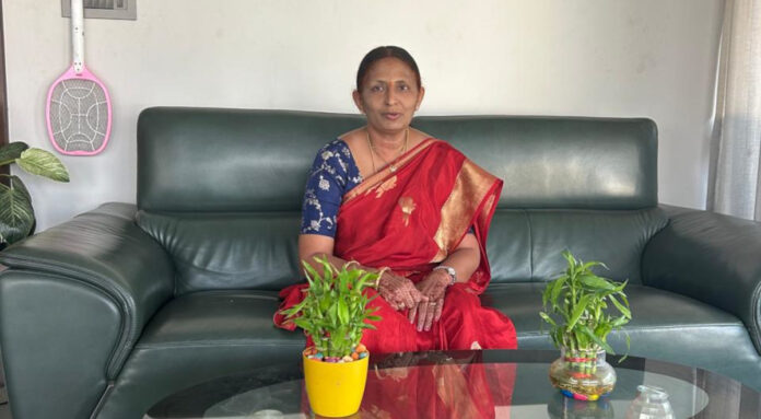 Women should come forward with confidence.