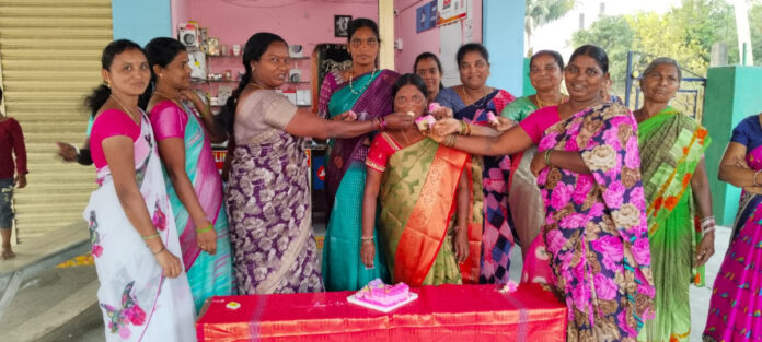 మహిళలు అన్ని రంగాల్లో రాణించాలి..