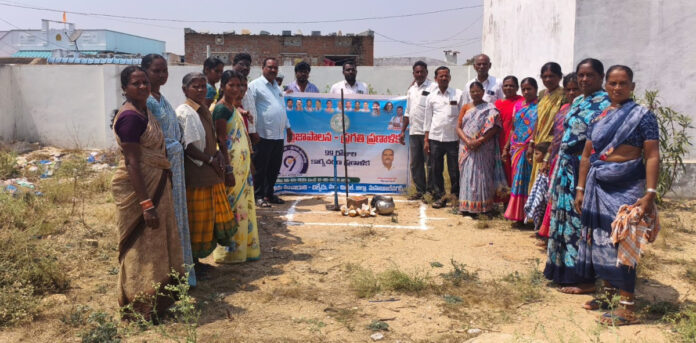 The government's goal is to strengthen women's organizations.