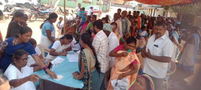 ప్రభుత్వ ఉచిత వైద్య శిబిరానికి స్పందన