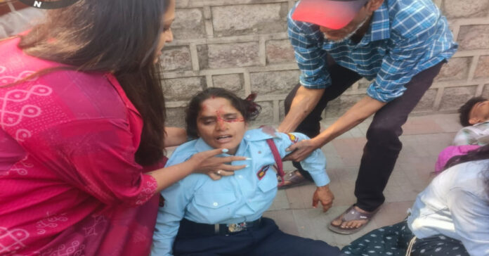 ద్విచక్ర వాహనం ఢీకొని మహిళకు త్రీవ గాయాలు