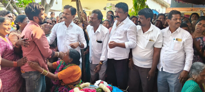 MLA provides financial assistance to the family of the deceased