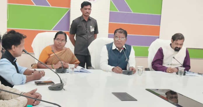 బాసర ఐఐఐటిని సందర్శించిన రాష్ట్ర ఎస్సీ, ఎస్టీ కమిషన్ చైర్మన్ బక్కి వెంకటయ్య