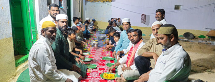 ఇఫ్తార్ విందులో పాల్గొన్న సర్పంచ్ చంద్రకళ-కనకయ్య