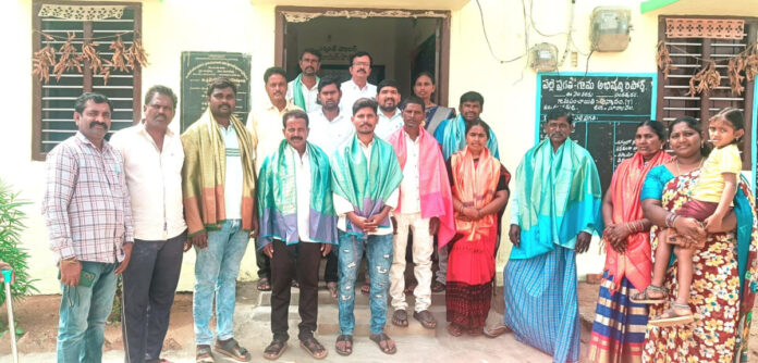 Sarpanch Kunchala Srinivas Reddy honored GP staff
