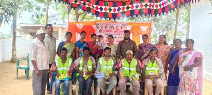 పారిశుద్ధ్య కార్మికుడు నిజమైన ప్రజా సేవకుడు