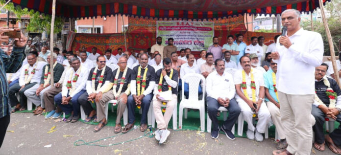 రిటైర్డ్ పెన్షన్ దారుల చావుకు కారణం రేవంత్ రెడ్డే: హరీష్ రావు