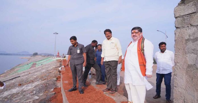 Minister Ponnam Prabhakar