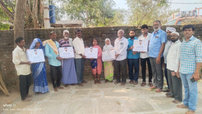 నైనాల గ్రామంలో ముస్లిం సోదరులకు దుస్తులు అందజేత