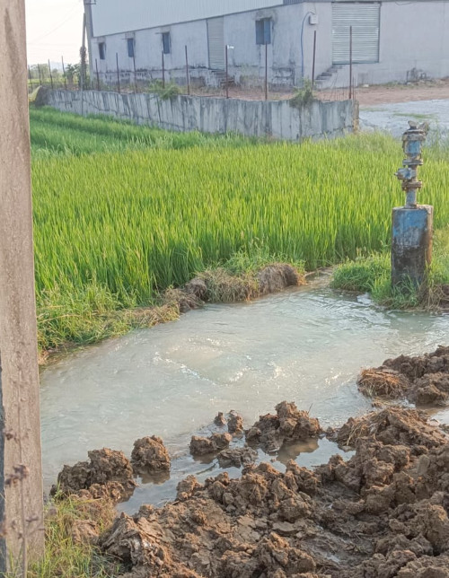 మిషన్ భగీరథ పైప్ లైన్ భారీగా లీకేజీ.!