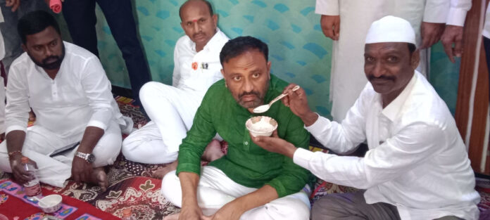 రంజాన్ వేడుకల్లో పాల్గొన్న ఎమ్మెల్యే తోట