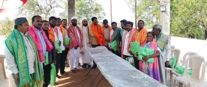 మున్సిపల్ కార్మికులకు రంజాన్ విందు ఇచ్చిన కౌన్సిలర్