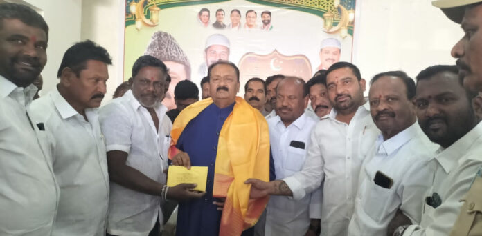 కోడూరి హనుమండ్ల గుడి నిర్మాణానికి షబ్బీర్ అలీ విరాళం