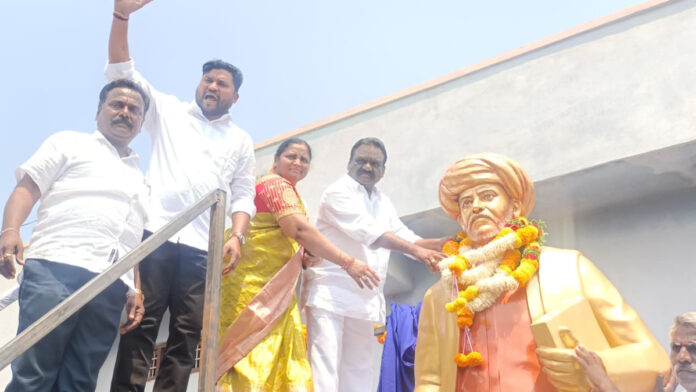 మహనీయుల జీవితాలు నేటి యువతకు ఆదర్శప్రాయం