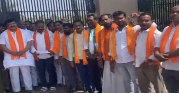 ఆరు గ్యారంటీల అమలుకు బీజేపీ ధర్నా