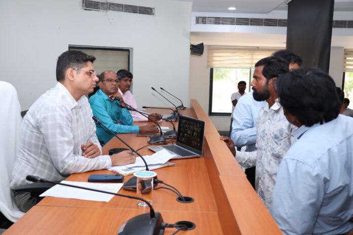 ప్రజావాణిలో 96 దరఖాస్తులు..