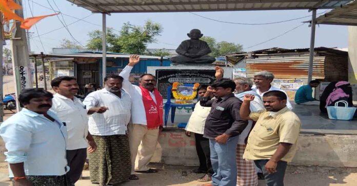 రాజోలిలో భగత్సింగ్ చిత్రపటానికి నివాళి