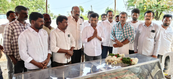 Every BRS worker will stand by his family.