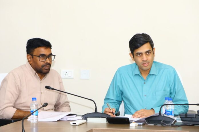 డబుల్ బెడ్ రూమ్ పెండింగ్ పనులను త్వరగా పోస్ట్ చేయాలి