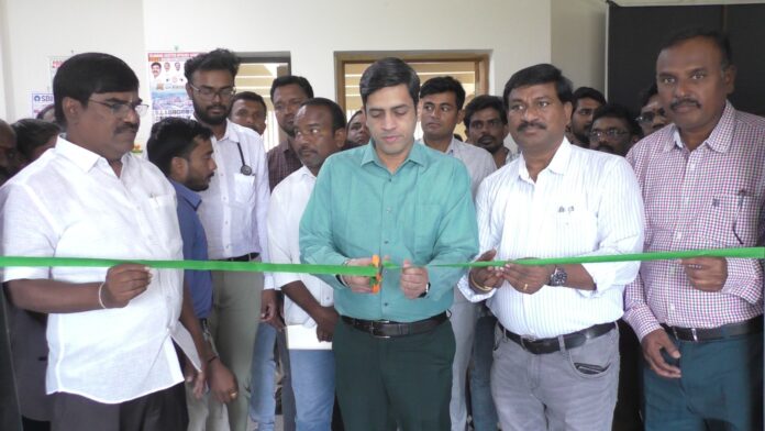 డిఆర్డిఏ కార్యాలయంలో వైద్య శిబిరంను ప్రారంభించిన కలెక్టర్..