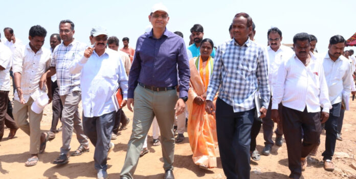 యంగ్ ఇండియా ఇంటిగ్రేటెడ్ స్కూల్ నిర్మాణ పనులను పరిశీలించిన కలెక్టర్