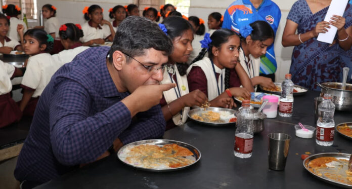 Collector had lunch with students