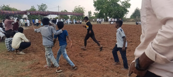 జుక్కల్ లో రసవత్తరంగా కుస్తీ పోటీలు