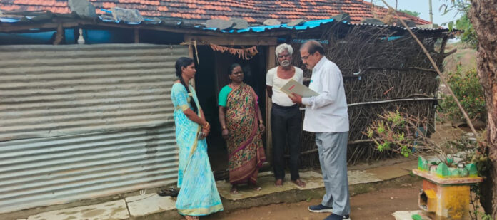 లొంగన్ లో సెన్సస్ సర్వే చేసిన ఎంపీడీఓ శ్రీనివాస్