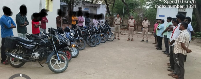 మైనర్లకు వాహనాలు ఇస్తే కఠిన చర్యలు