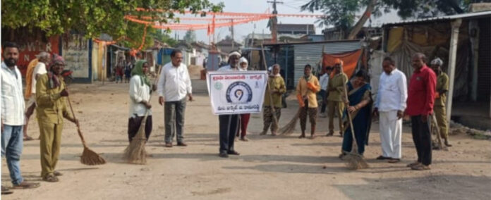 Sarpanch Savitra-Saya Goud cleaned the streets