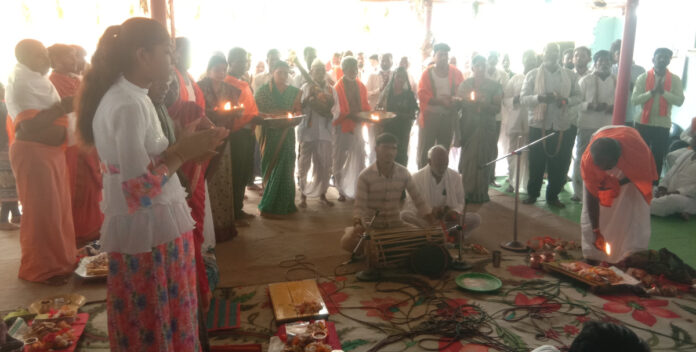 The Akhanda Harinama Sapta has entered its sixth day.