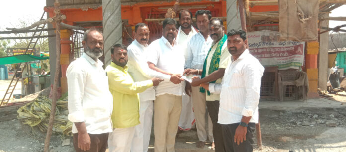 ఆంజనేయస్వామి ఆలయ నిర్మాణానికి విరాళం