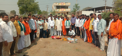 గోశాలలో షెడ్డు నిర్మాణానికి భూమి పూజ..