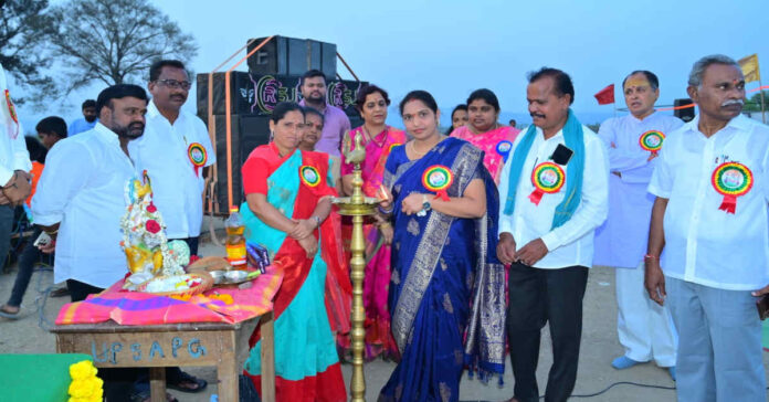 ప్రభుత్వ బడులే విద్యకు పునాది కావాలి: డీఈవో యాదయ్య