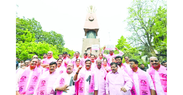 ఆరు గ్యారంటీలకు చట్టబద్ధత కల్పించాలి