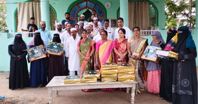 ముస్లిం కుటుంబాలకు ఈద్ కా తోఫా కానుకల పంపిణీ