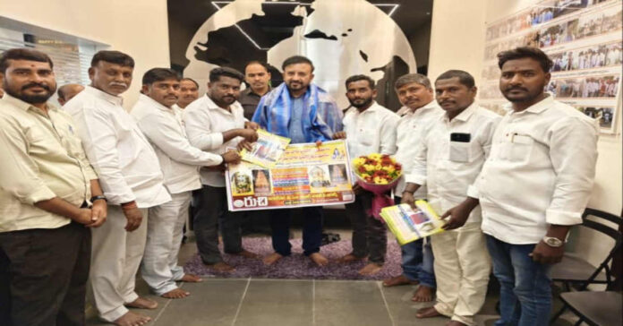 శ్రీ సీతారామచంద్రస్వామి బ్రహ్మోత్సవాలకు: ఎమ్మెల్యేకు ఆహ్వానం